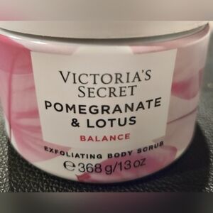 Victoria's Secret Balance Exfoliating Body Scrub - Pink and White